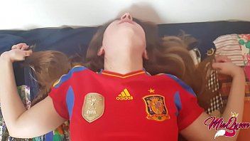 O spaniola se fute in tricoul echipei de fotbal