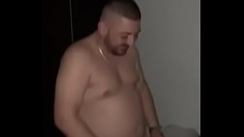 Ea micuta si el gras o fute cand fata sta capra