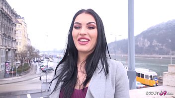 Nemtoaica se fute ca o nebuna asa cum stie ea mai bine